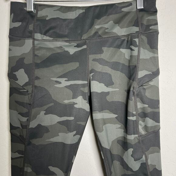 Athleta Women's Camouflage Leggings with Zip Pockets Size M - Picture 5 of 9